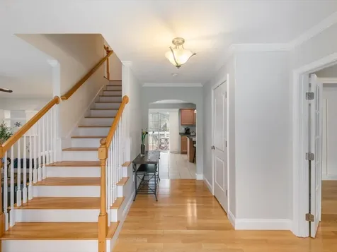 11 Tanager Way Londonderry NH 03053
