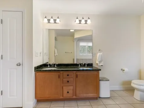 11 Tanager Way Londonderry NH 03053