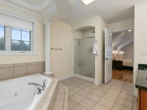 11 Tanager Way Londonderry NH 03053