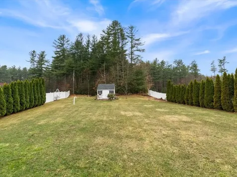 11 Tanager Way Londonderry NH 03053