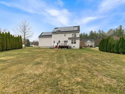 11 Tanager Way Londonderry NH 03053