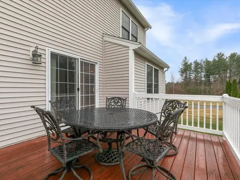 11 Tanager Way Londonderry NH 03053