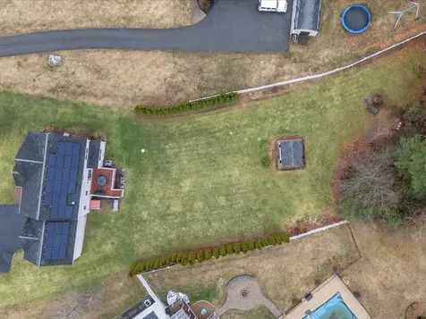 11 Tanager Way Londonderry NH 03053