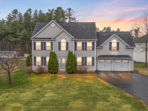 11 Tanager Way Londonderry NH 03053