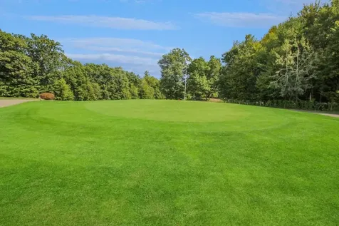10 Diamond Oaks Boulevard Kingston NH 03848