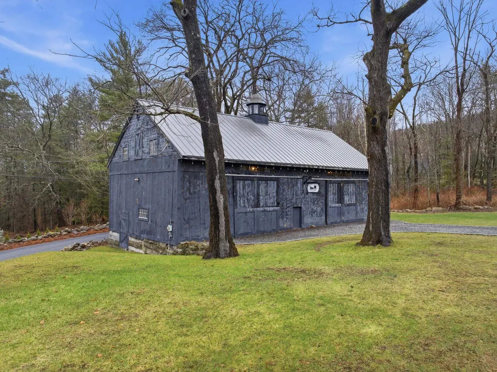 23 Old Manchester Road Amherst NH 03031