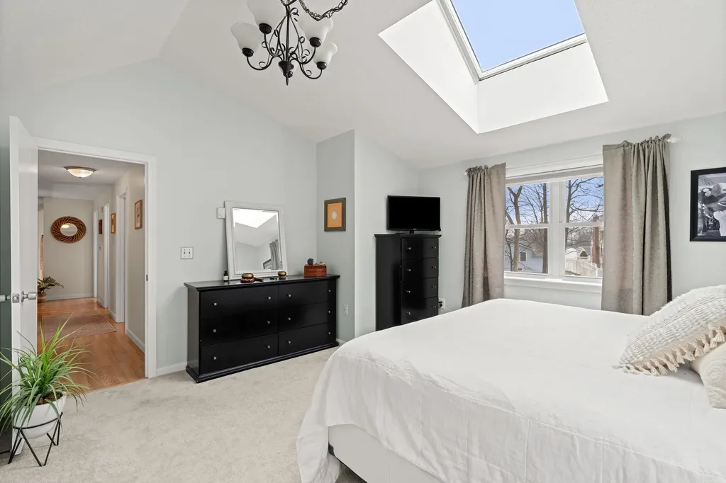 17 Custom Street Nashua NH 03062