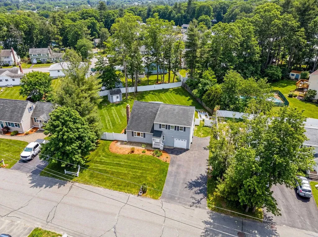17 Custom Street Nashua NH 03062