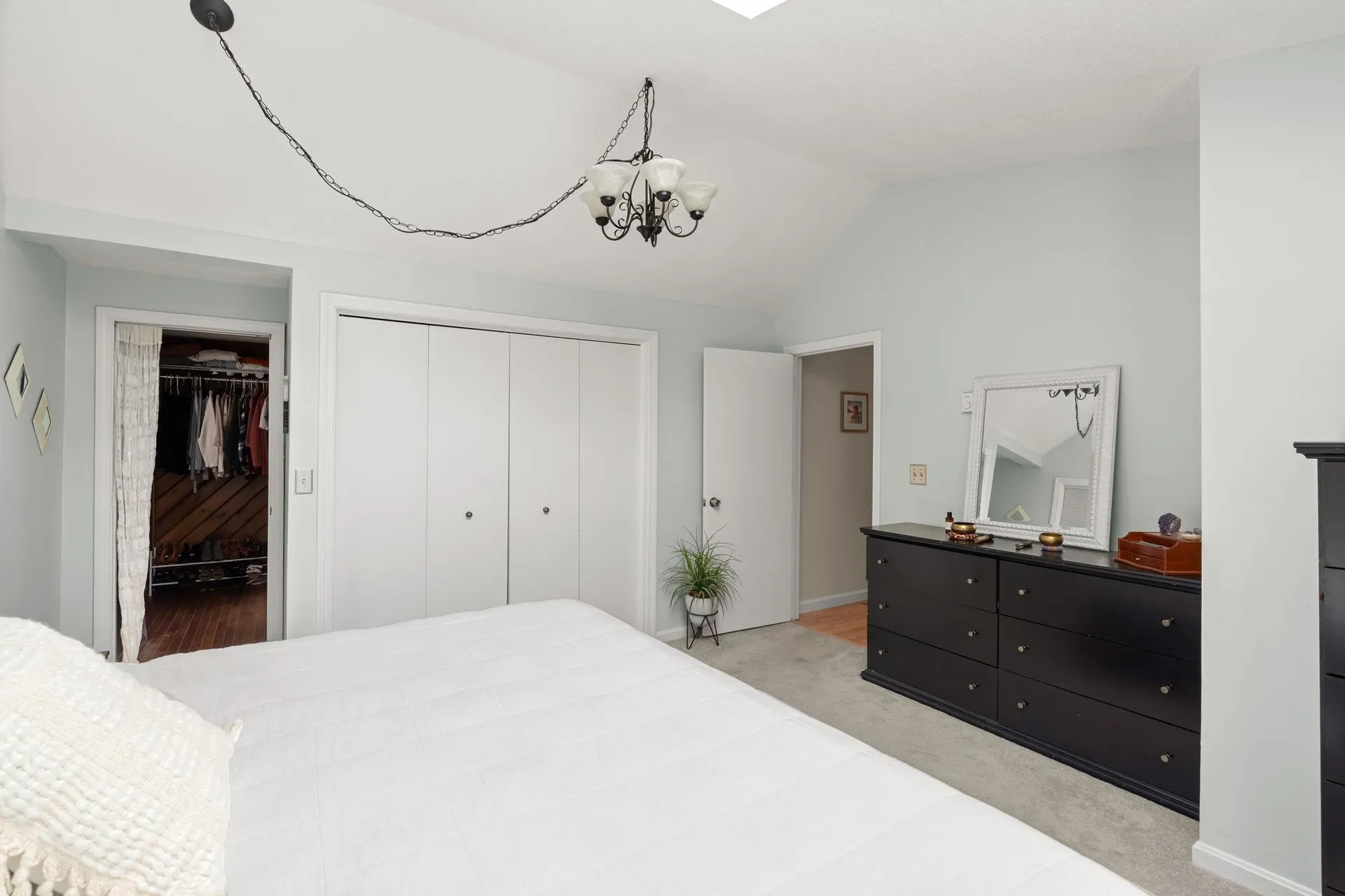 17 Custom Street Nashua NH 03062