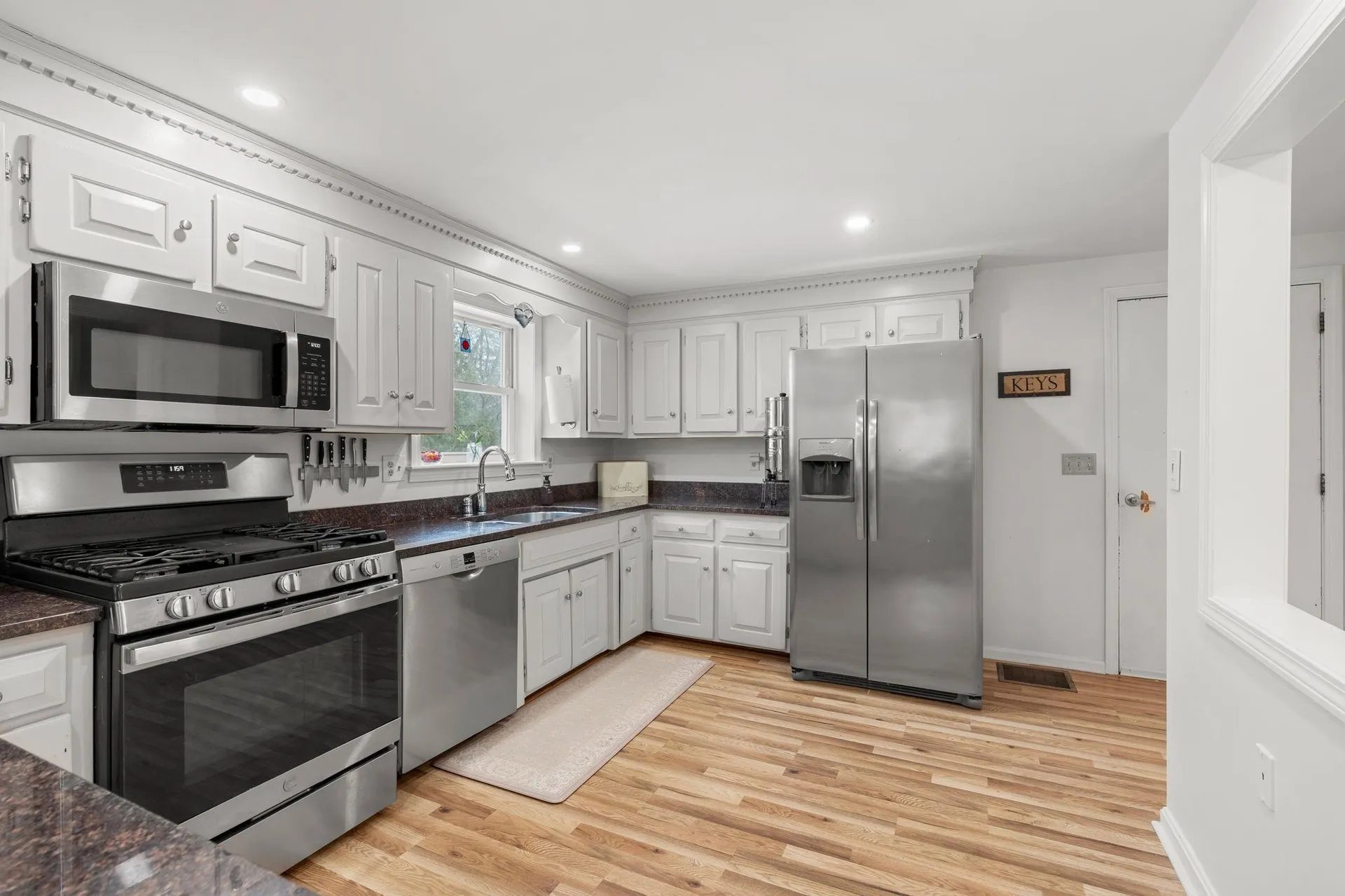 17 Custom Street Nashua NH 03062