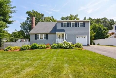 17 Custom Street Nashua NH 03062