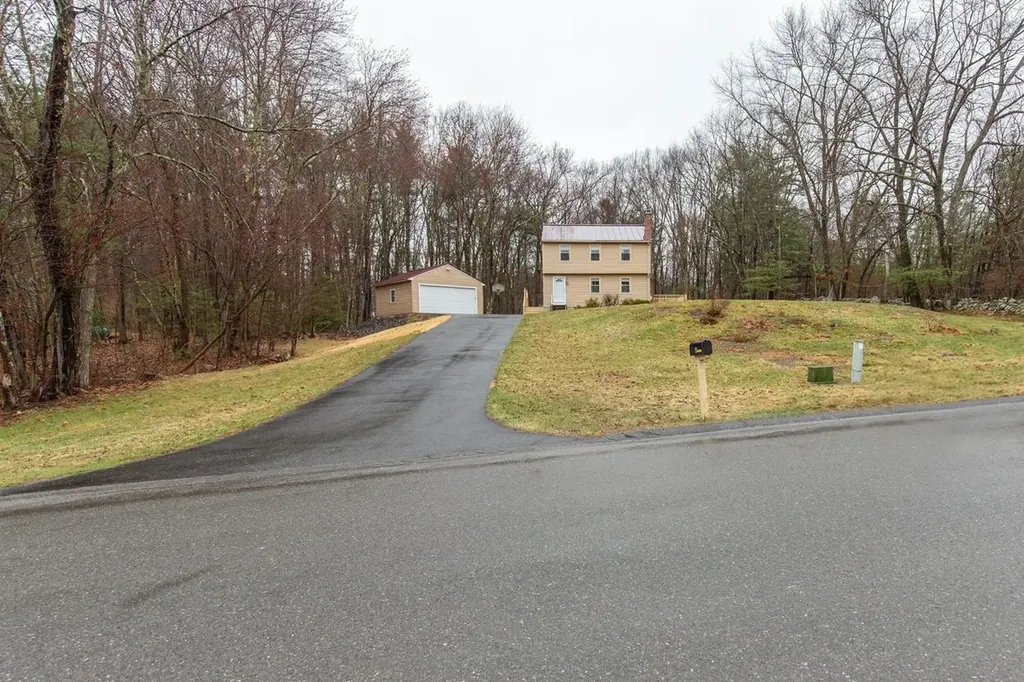 12 Severance Drive Londonderry NH 03053