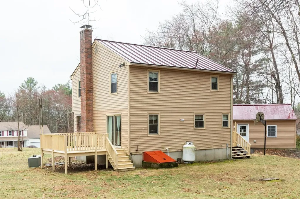 12 Severance Drive Londonderry NH 03053