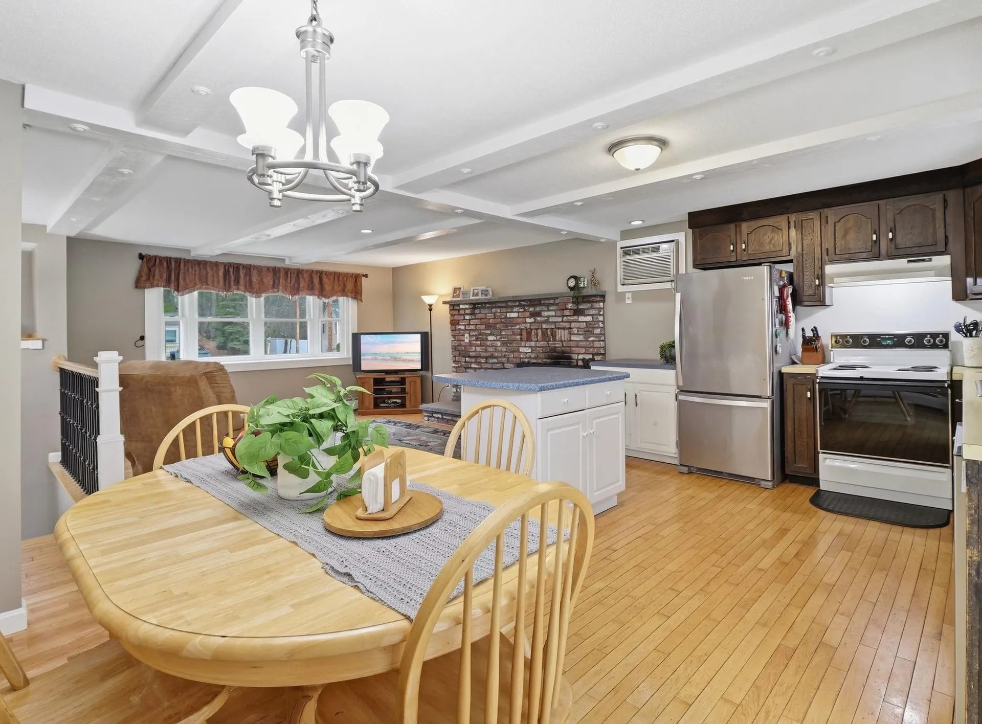 7 Nevens Street Hudson NH 03051