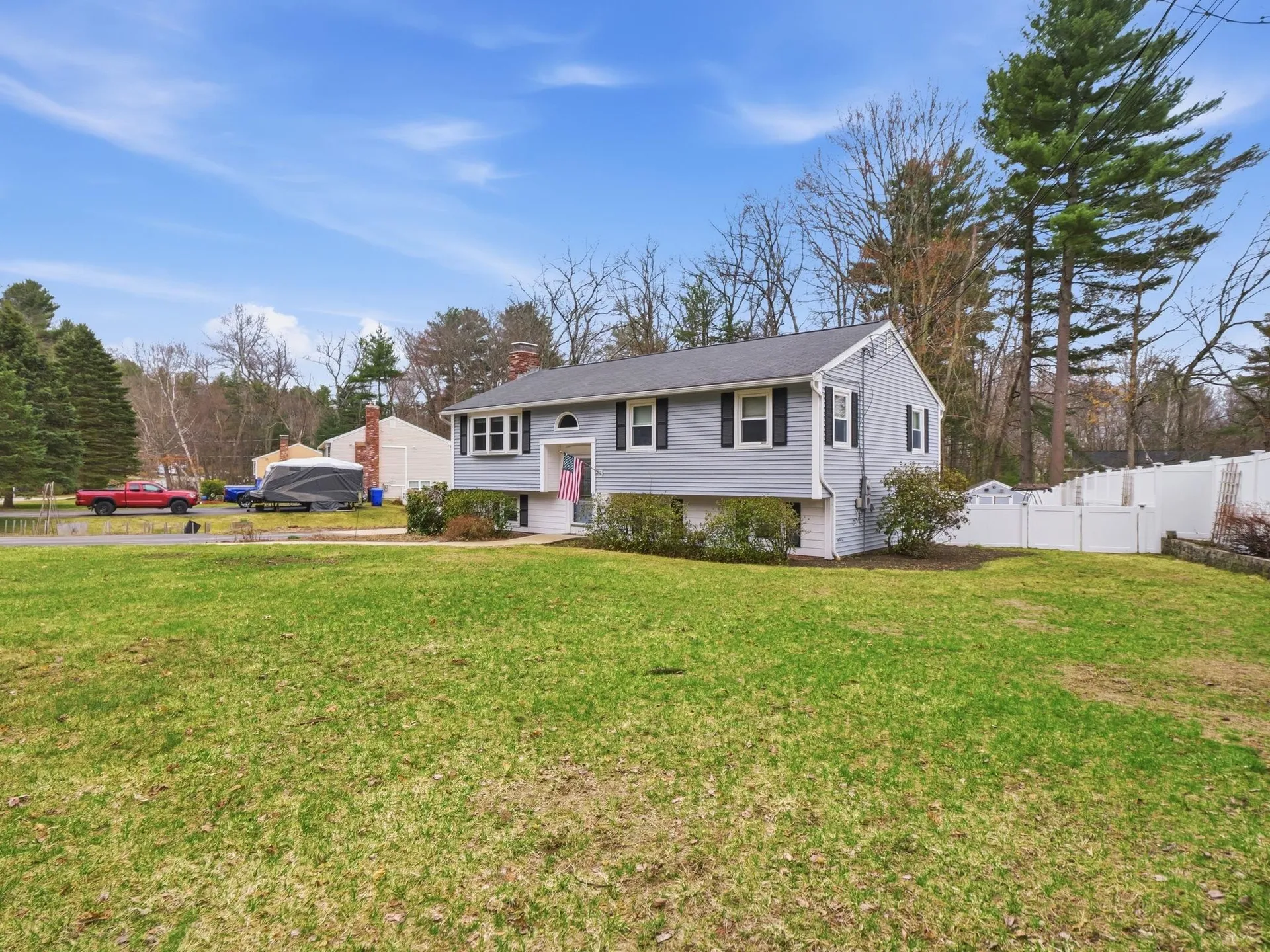 7 Nevens Street Hudson NH 03051