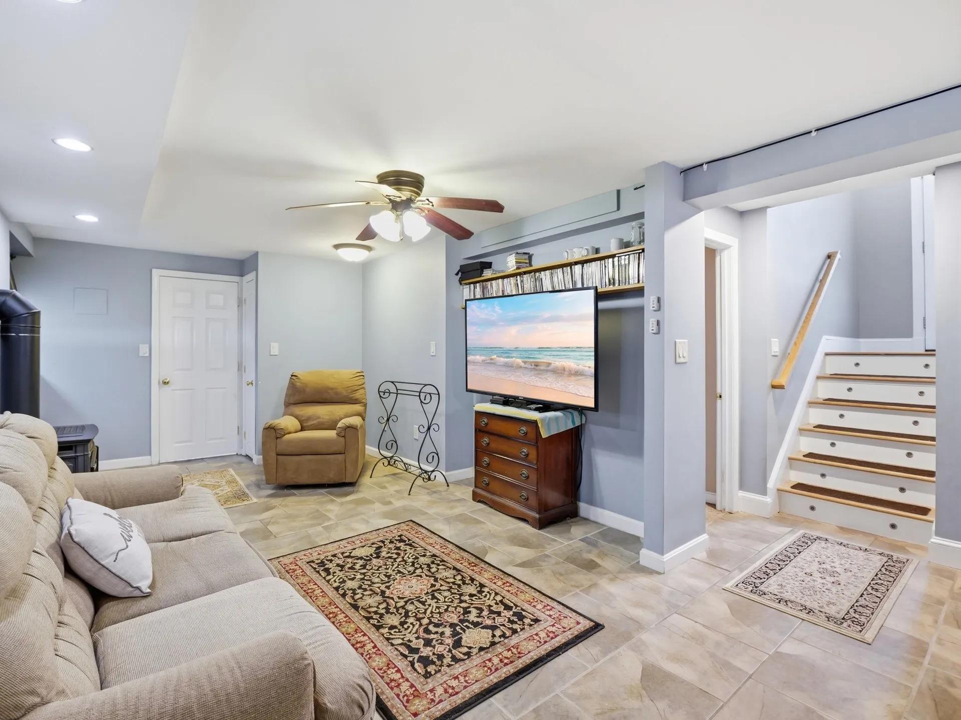 7 Nevens Street Hudson NH 03051