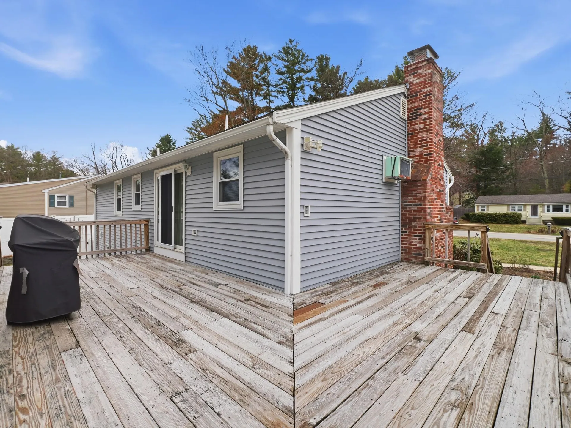 7 Nevens Street Hudson NH 03051
