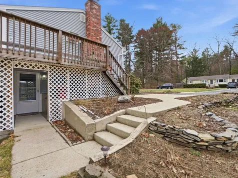 7 Nevens Street Hudson NH 03051