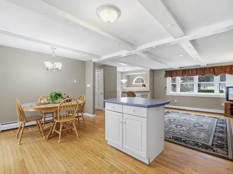 7 Nevens Street Hudson NH 03051