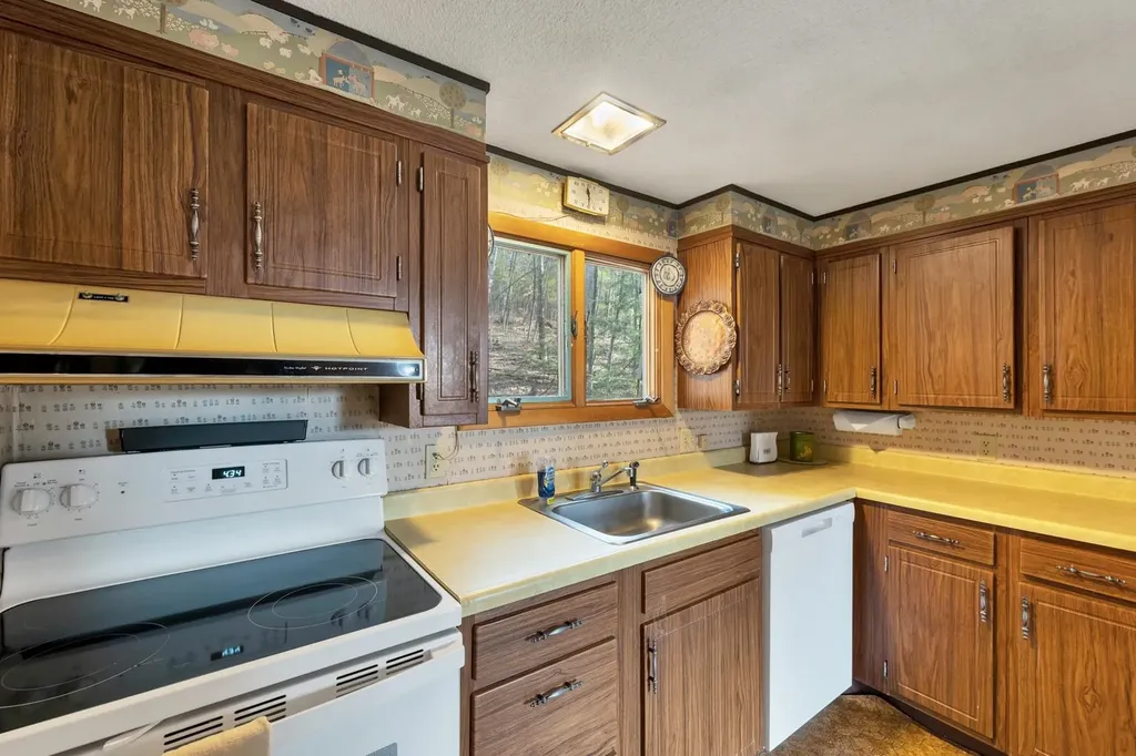 30 Chapman Circle Campton NH 03223