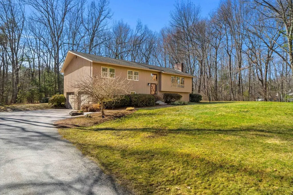 11 Mulberry Lane Bedford NH 03110