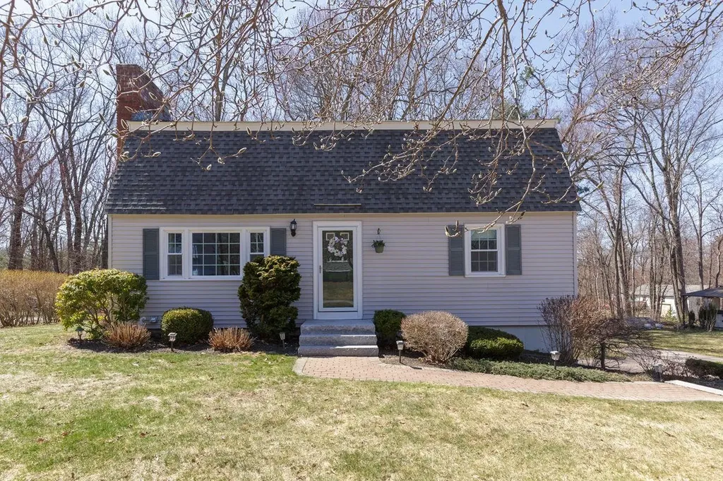 27 Bedard Avenue Derry NH 03038