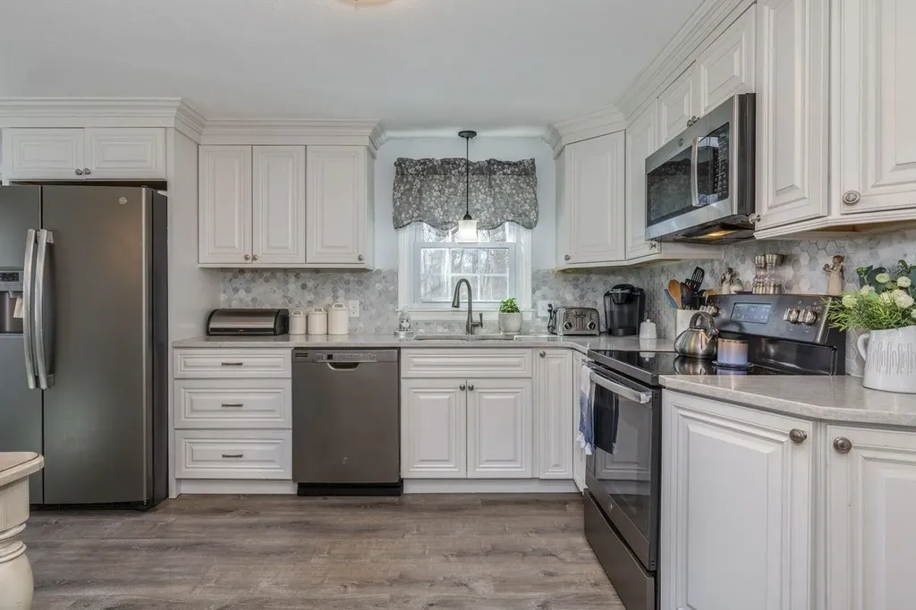 27 Bedard Avenue Derry NH 03038