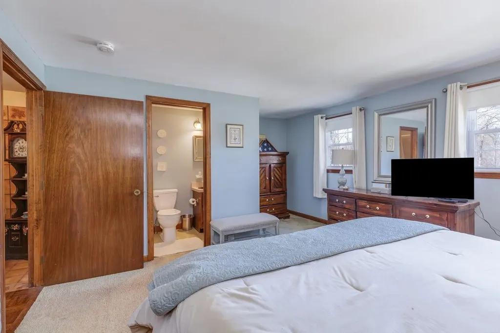 27 Bedard Avenue Derry NH 03038