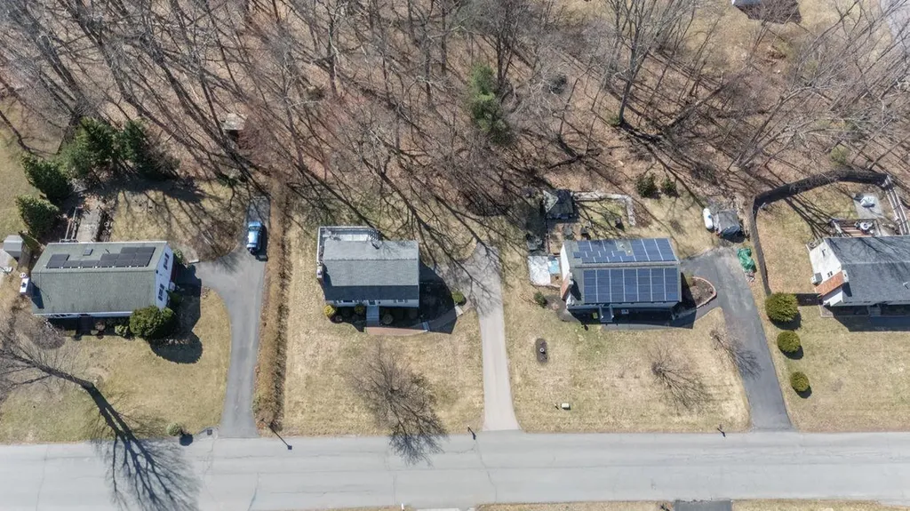 27 Bedard Avenue Derry NH 03038