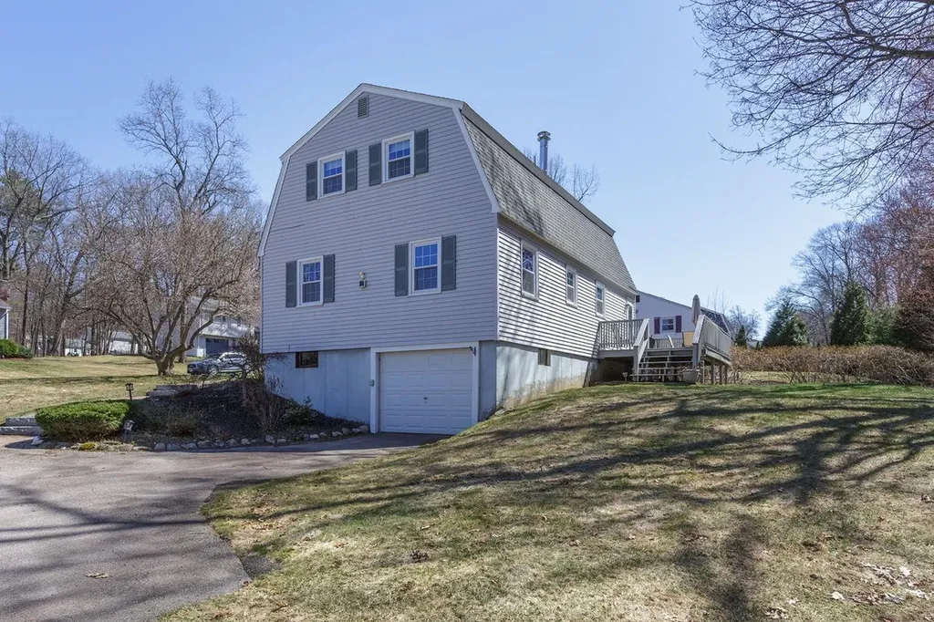 27 Bedard Avenue Derry NH 03038