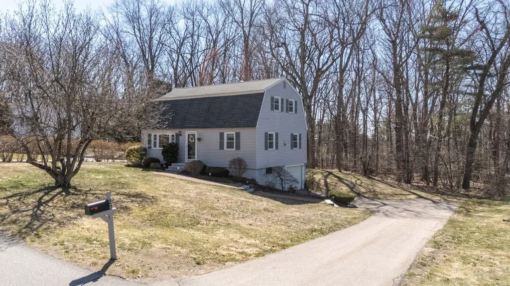 27 Bedard Avenue Derry NH 03038