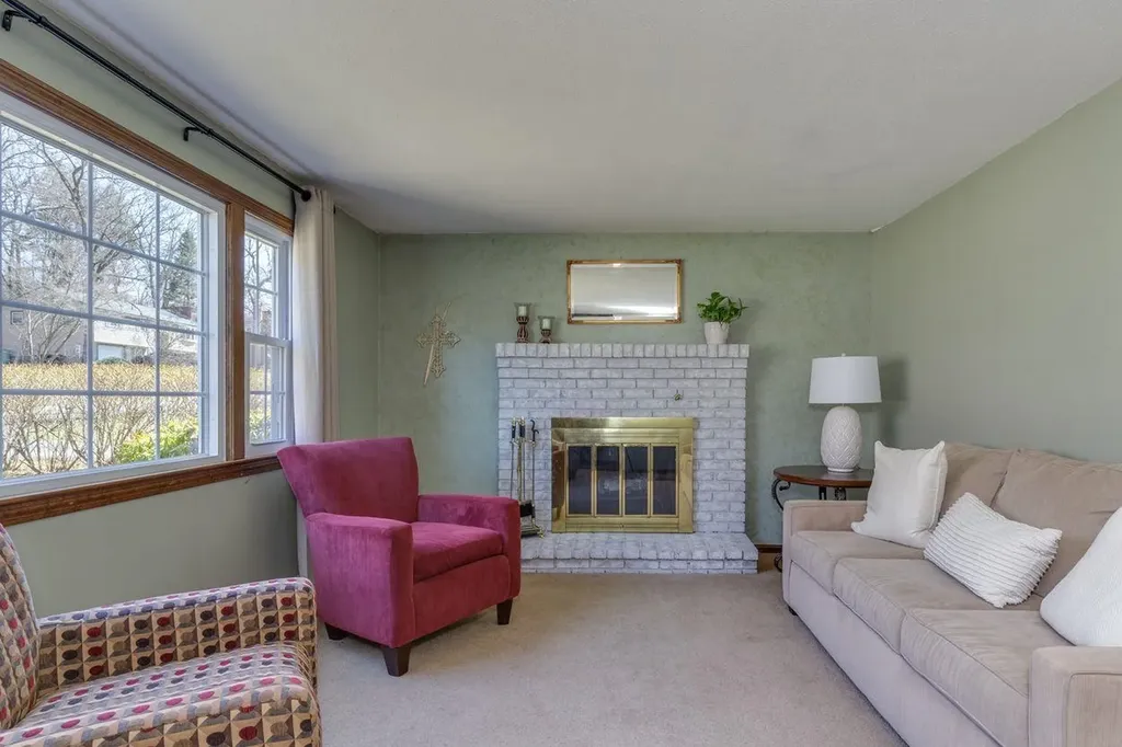 27 Bedard Avenue Derry NH 03038