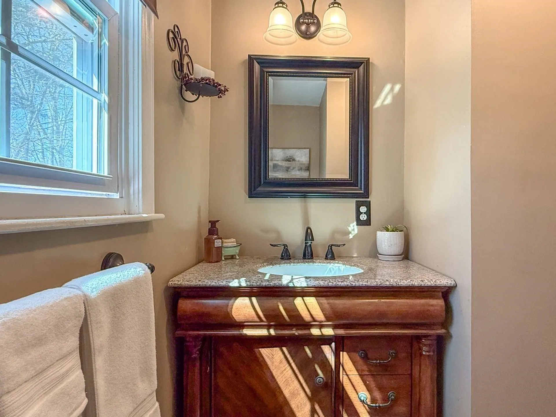 27 Bedard Avenue Derry NH 03038