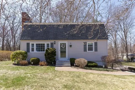 27 Bedard Avenue Derry NH 03038