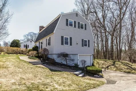 27 Bedard Avenue Derry NH 03038