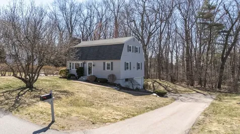 27 Bedard Avenue Derry NH 03038