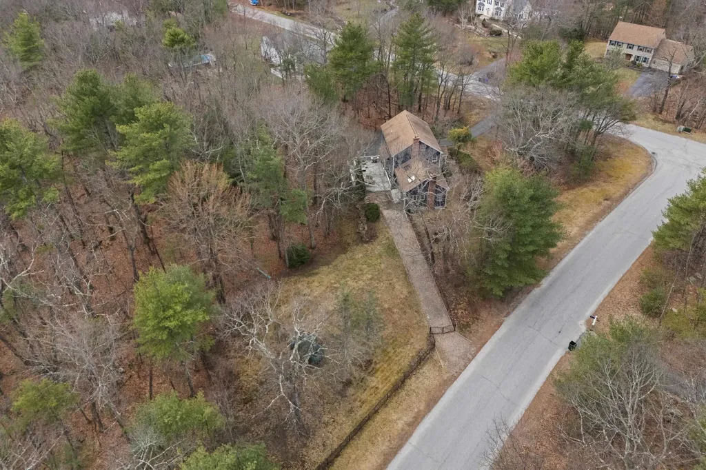 41 Windsor Boulevard Londonderry NH 03053