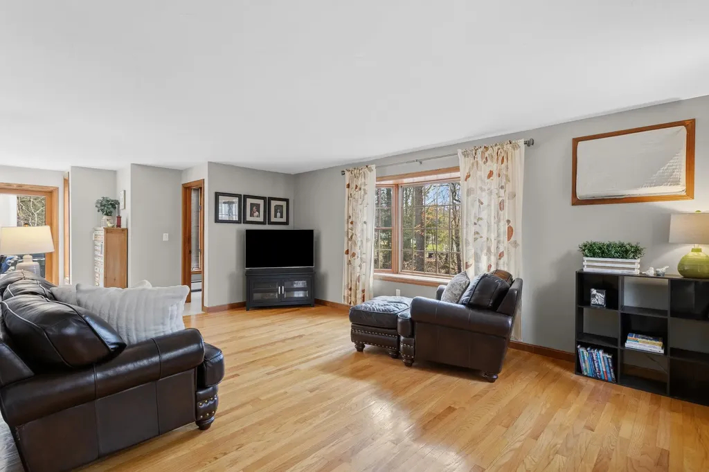 41 Windsor Boulevard Londonderry NH 03053