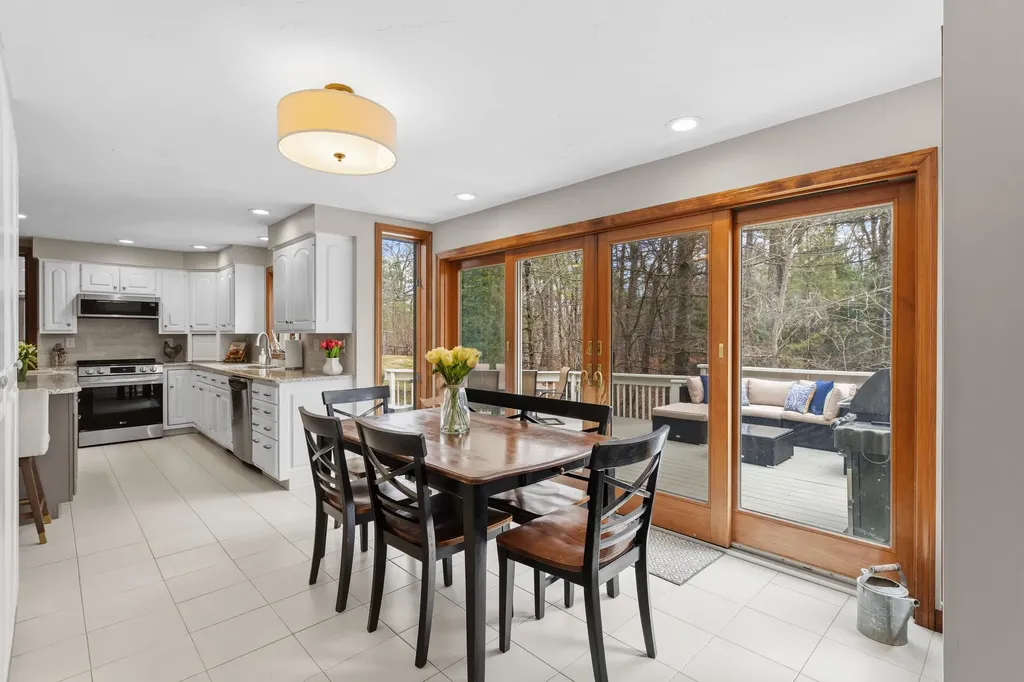41 Windsor Boulevard Londonderry NH 03053