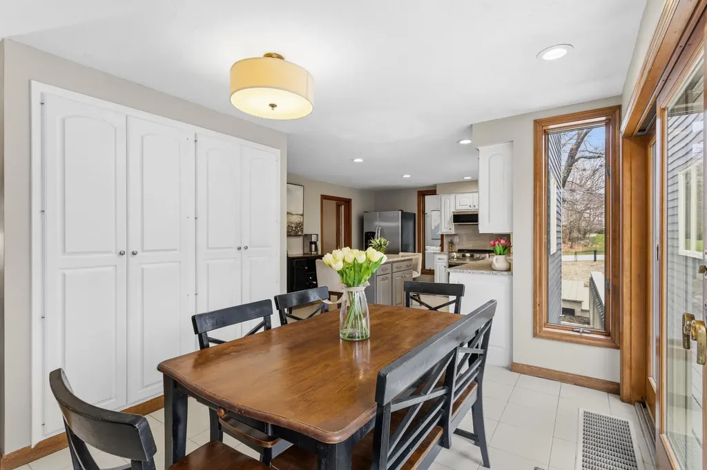 41 Windsor Boulevard Londonderry NH 03053