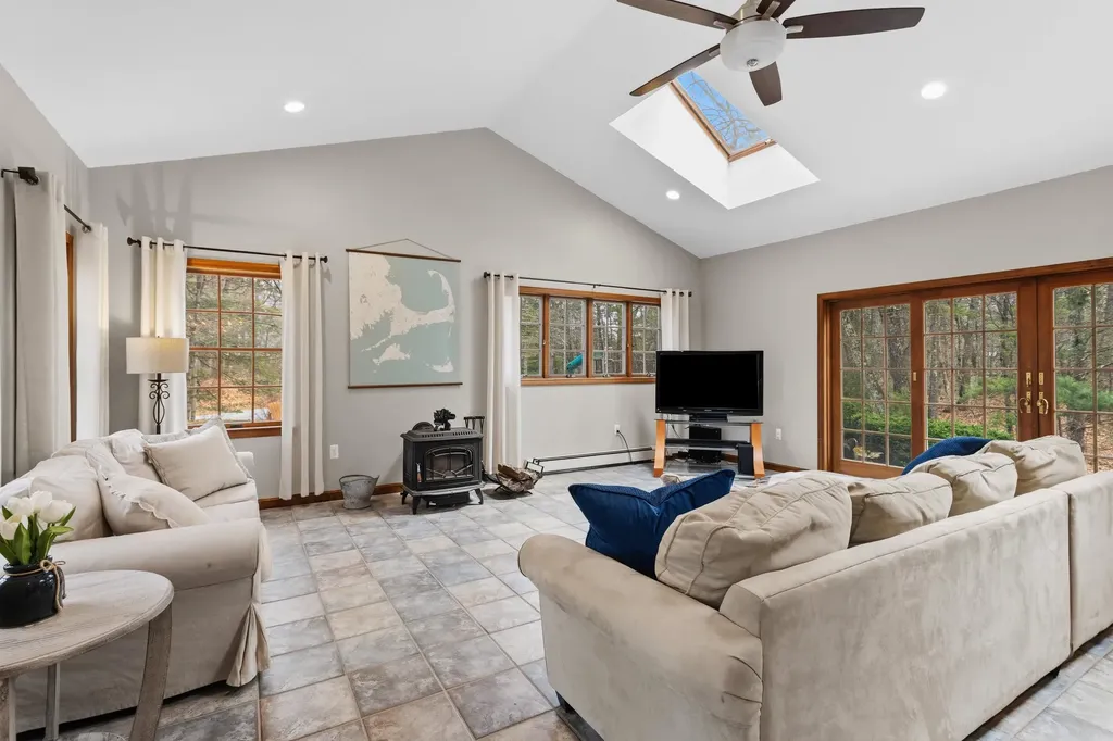41 Windsor Boulevard Londonderry NH 03053