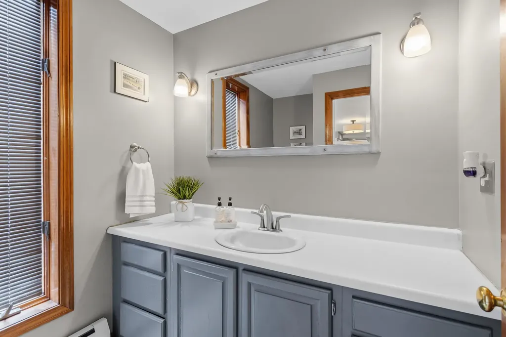 41 Windsor Boulevard Londonderry NH 03053