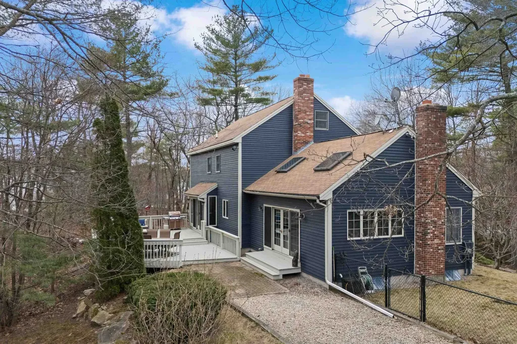 41 Windsor Boulevard Londonderry NH 03053
