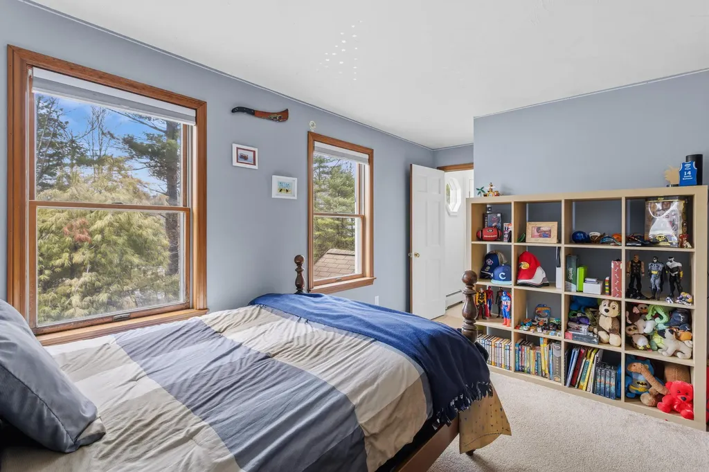 41 Windsor Boulevard Londonderry NH 03053