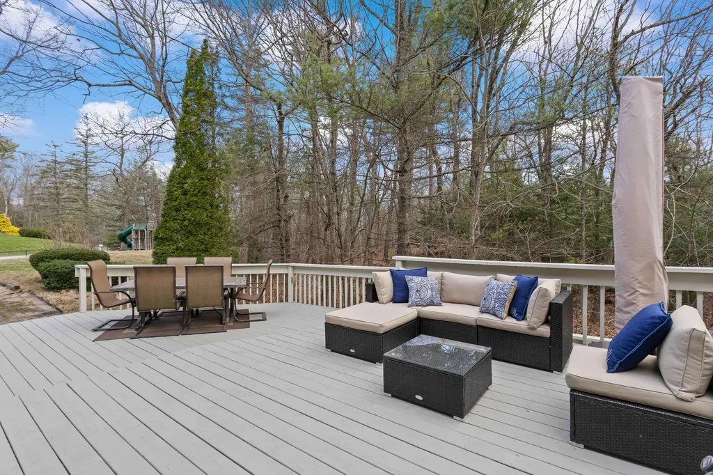 41 Windsor Boulevard Londonderry NH 03053