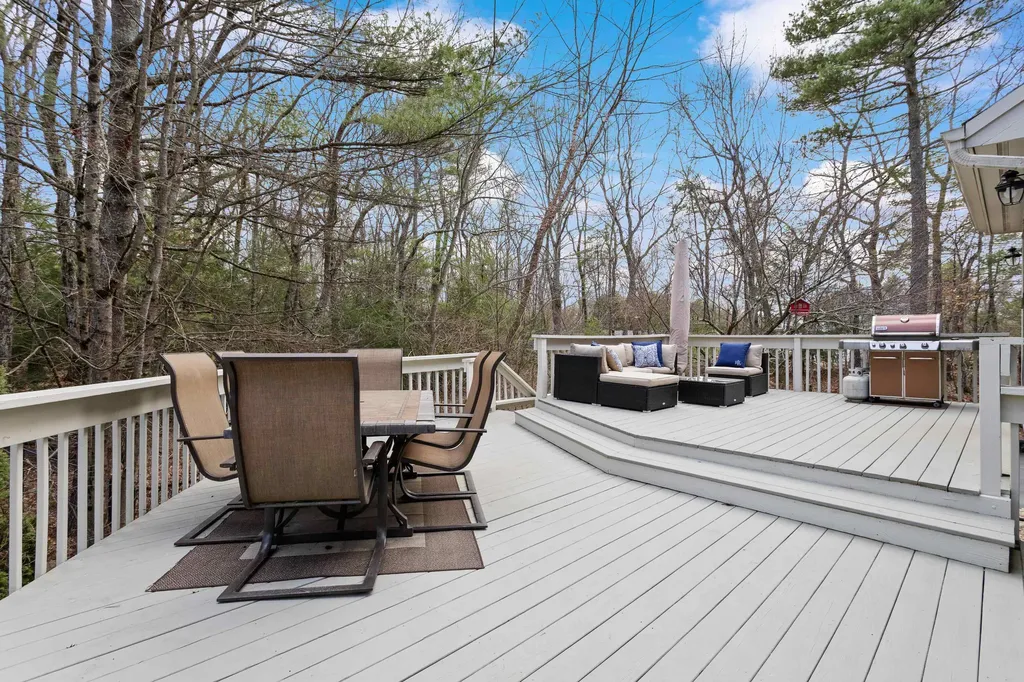 41 Windsor Boulevard Londonderry NH 03053