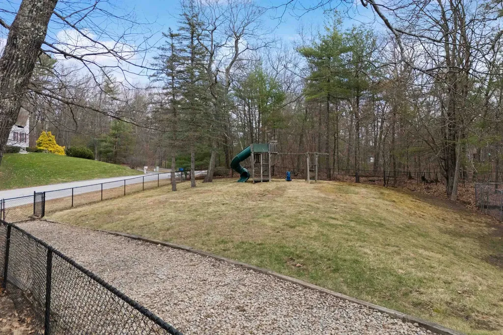 41 Windsor Boulevard Londonderry NH 03053