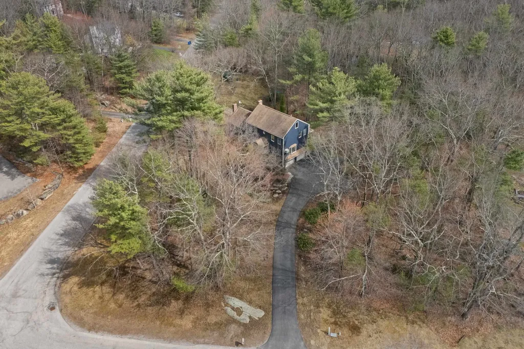 41 Windsor Boulevard Londonderry NH 03053