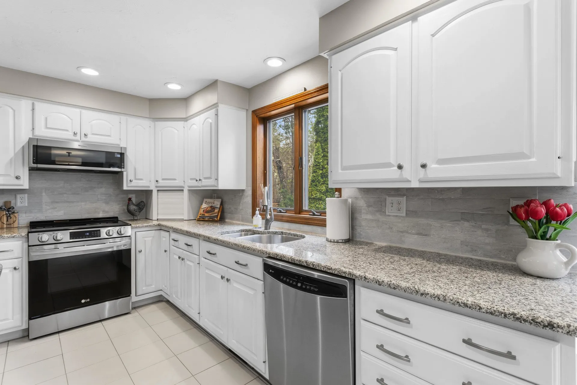 41 Windsor Boulevard Londonderry NH 03053