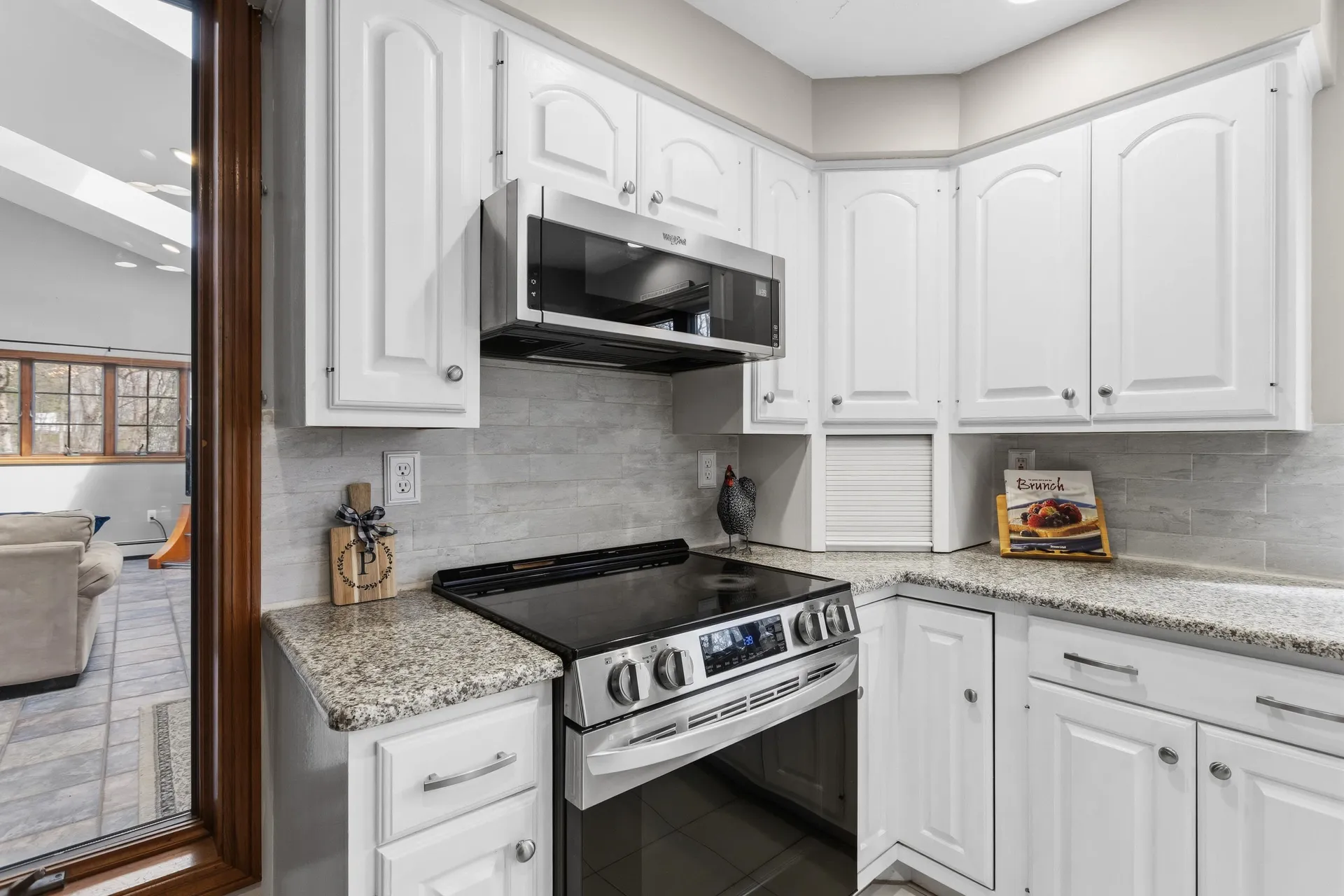 41 Windsor Boulevard Londonderry NH 03053